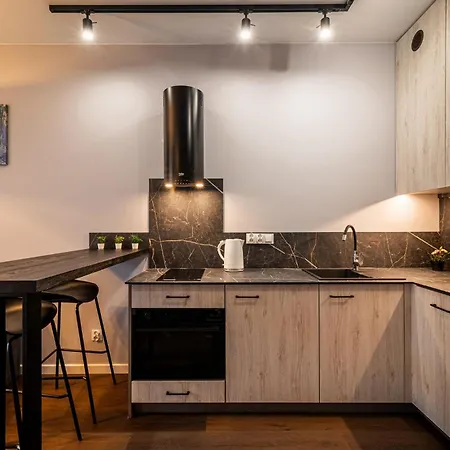 Rentplanet - Bernardynska דירה